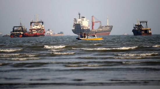 伊朗外长确认与美国的间接谈判 军方仍保持强硬立场